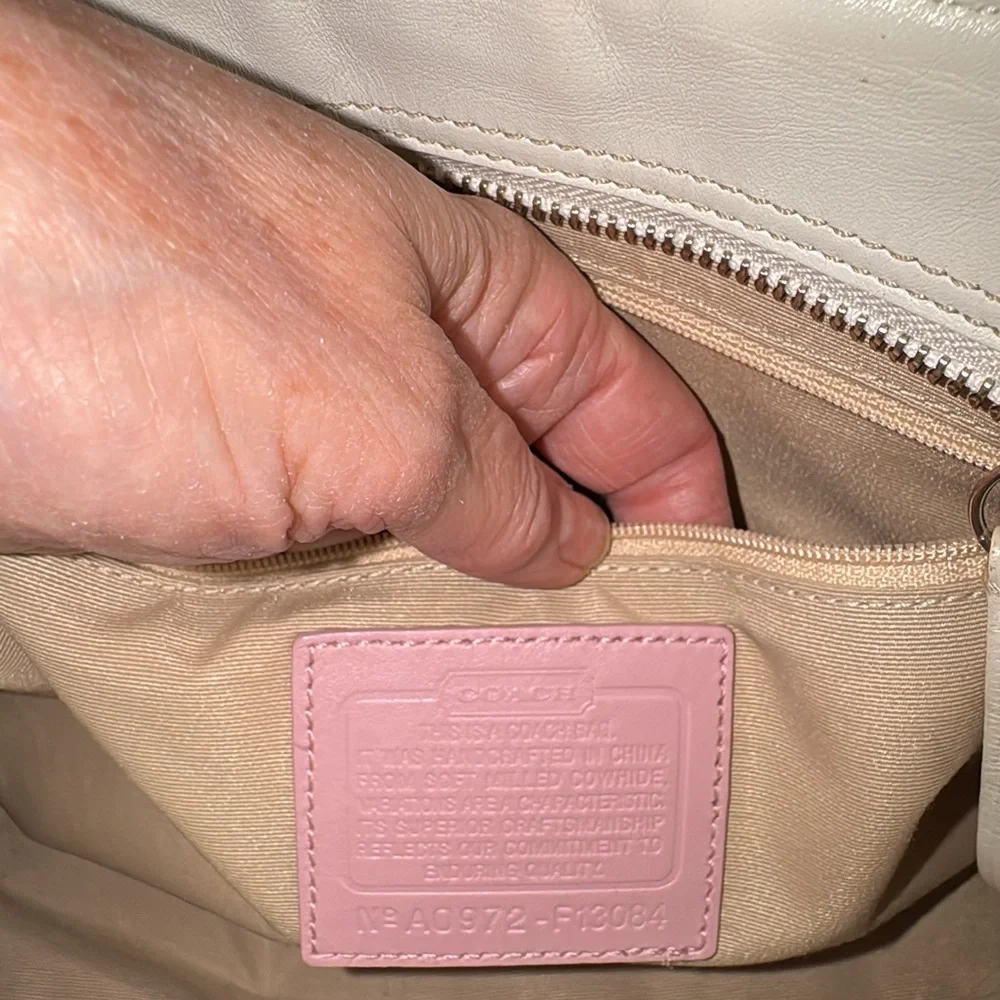 Coach Pink and White leather Shoulder Bag - Picture 8 of 11
